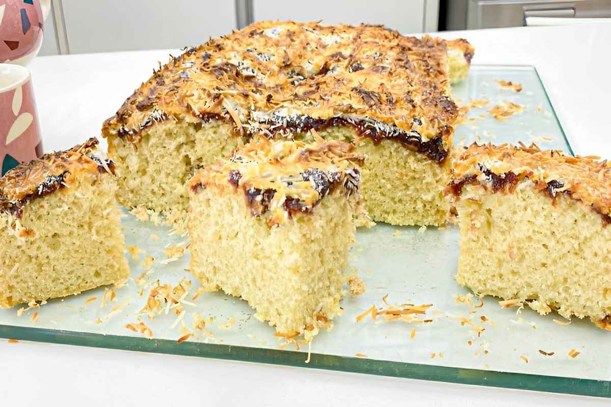 Bolo cocada com goiabada e leite condensado: uma explosão de sabores para o seu lanche da tarde