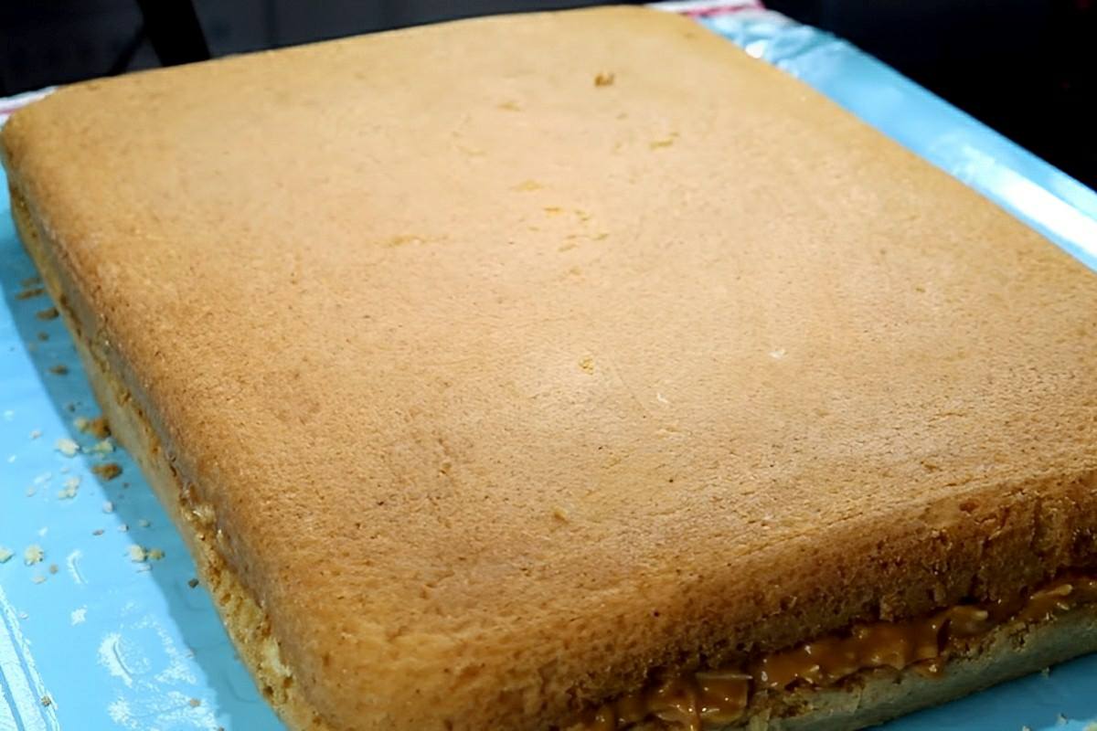 Até quem nunca fez bolo vai conseguir fazer esse bolo de aniversário simples