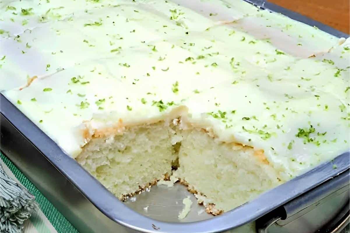 Bolo de limão fofinho e delicioso feito no liquidificador