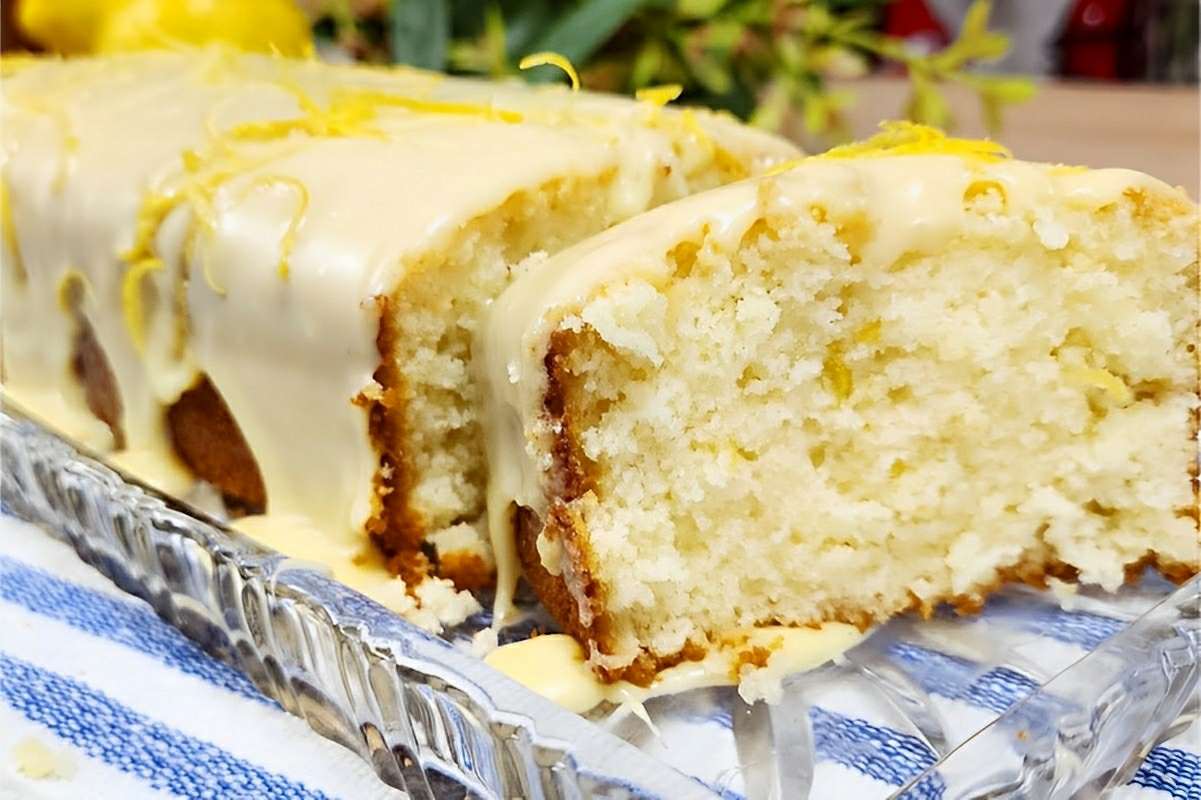 Bolo de limão siciliano que derrete na boca para deixar seu café da tarde muito mais saboroso e especial