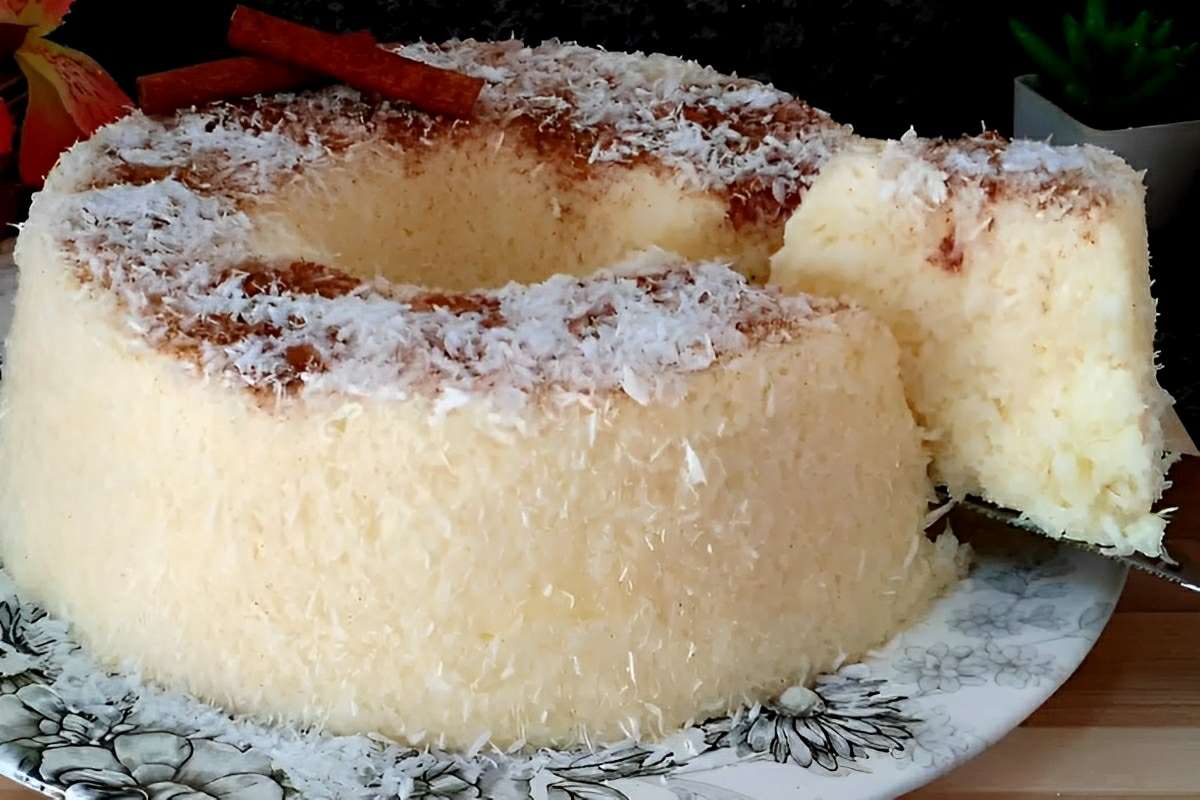 Bolo de tapioca que não vai ao forno muito molhadinho delicioso e fácil de fazer