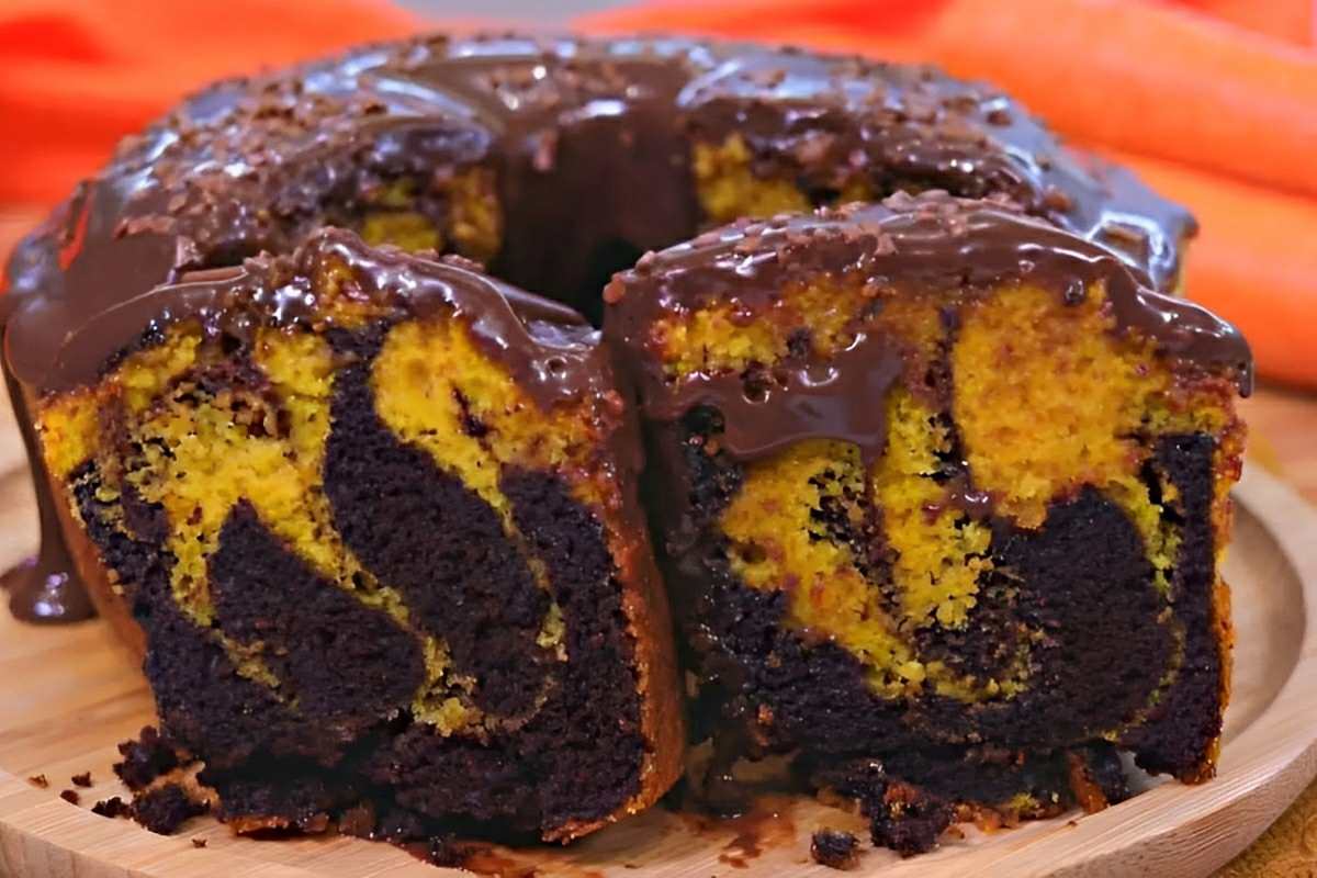 Bolo mesclado de cenoura com chocolate: a combinação perfeita para o lanche da tarde