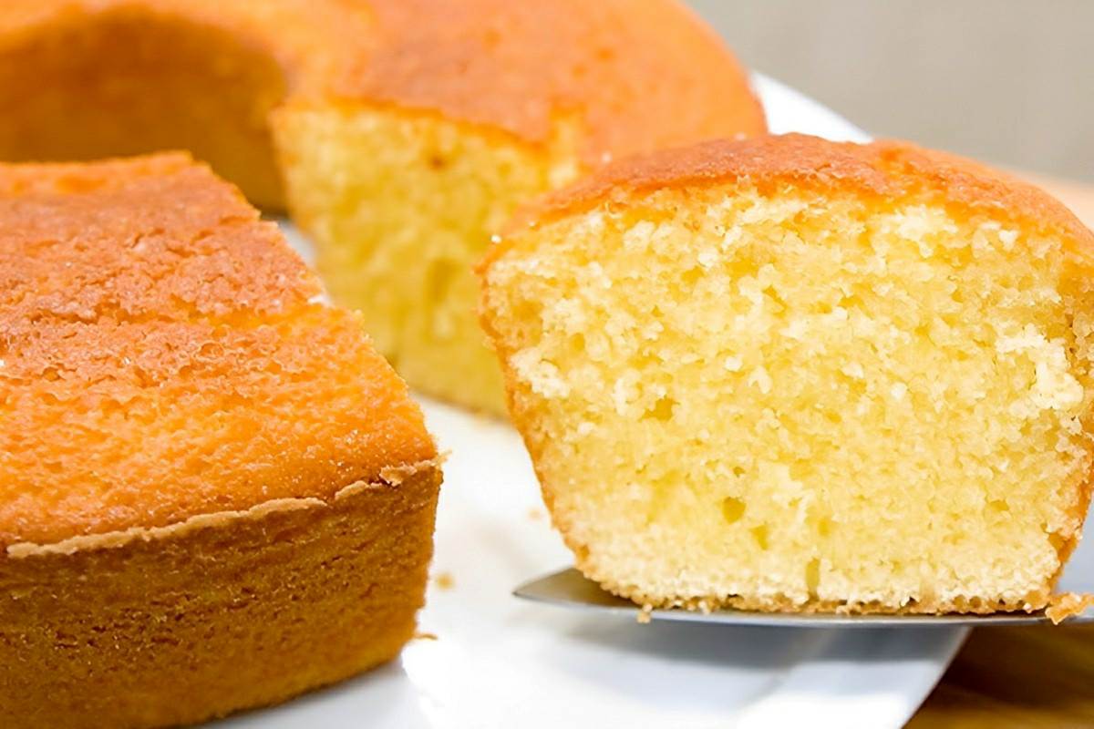 Bolo simples e fofinho da vovó para o seu lanche da tarde ou café da manhã