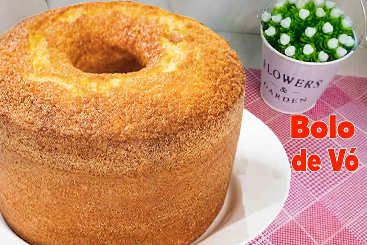 Bolo verdadeiro de vó aquele que fica fofinho molhadinho e perfuma a casa inteira