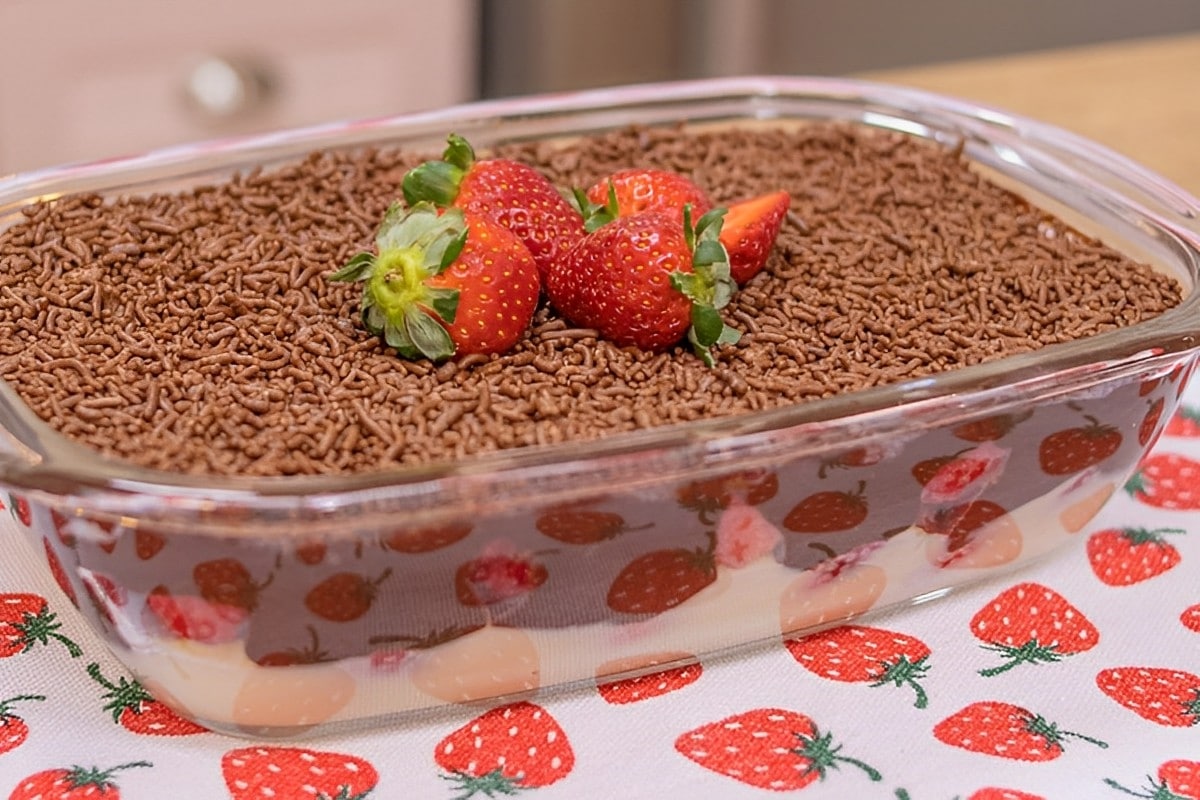 Bombom aberto de morango: uma sobremesa deliciosa e feita com poucos ingredientes