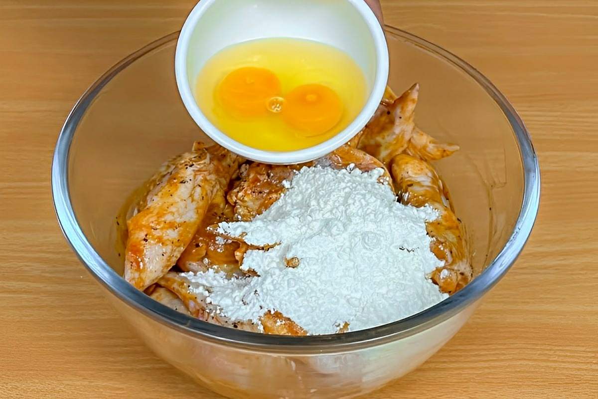 Frango frito empanado de um jeito diferente super saboroso e perfeito para o almoço ou jantar