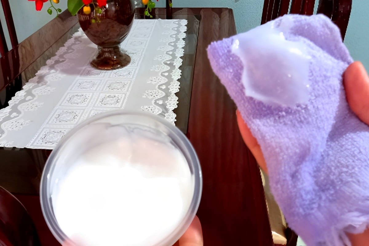 Fiz um lustra móveis caseiro maravilhoso com apenas 3 ingredientes que eu tinha em casa
