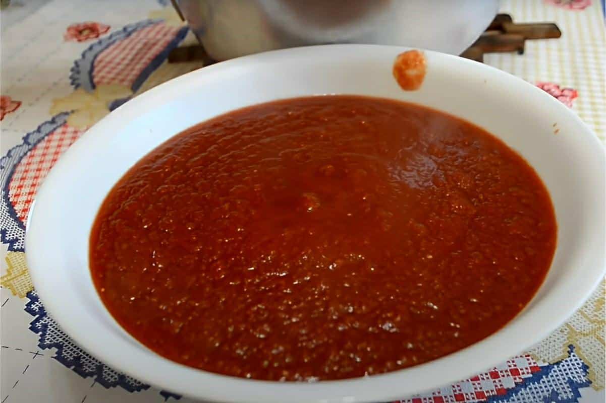 Molho de tomate caseiro da vovó: aquele que é puro tomate e toda a família adora
