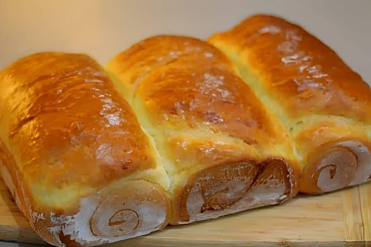 Pão caseiro de leite fofinho e saboroso para mandar na lancheira das crianças