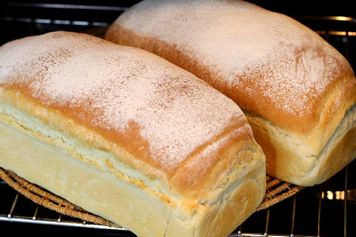 Pão de água feito sem ovos nem leite muito fofinho saboroso e econômico