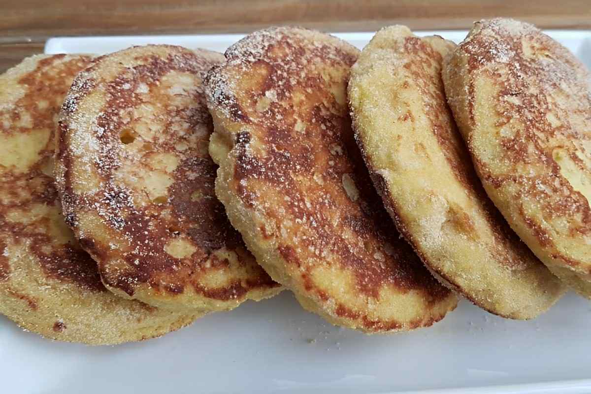 Pão de banana simples feito na frigideira é bem saudável e fica pronto em poucos minutos