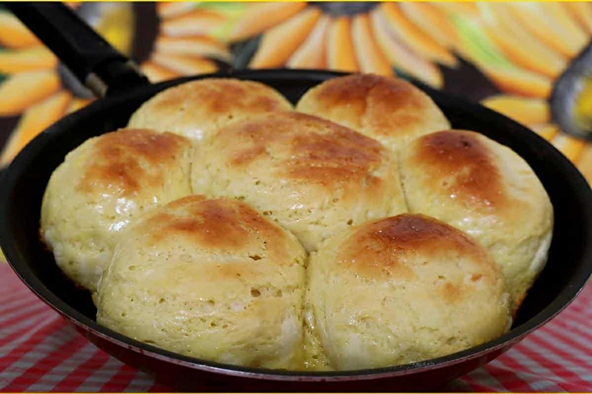 Pão de frigideira para comer no seu café da manhã quentinho uma delícia simples de preparar
