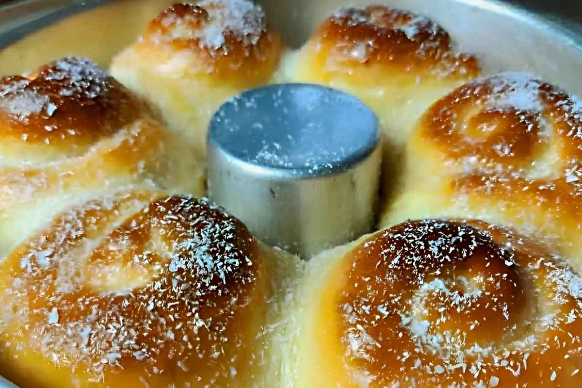 Fiz esse pão doce de leite condensado fofinho e delicioso usando apenas 4 ingredientes