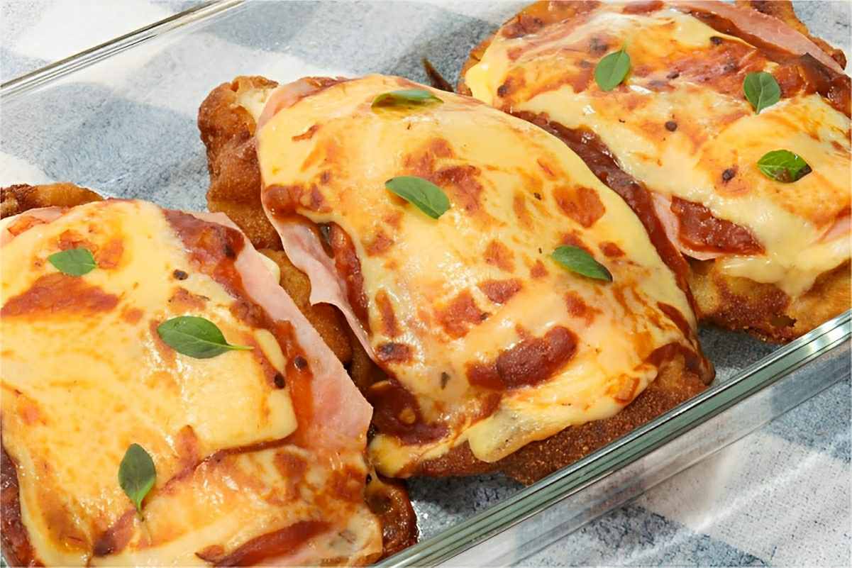 Parmegiana de frango turbinado com queijo e presunto que vai conquistar toda a família