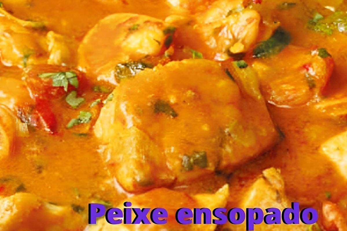 Peixe ensopado com leite de coco delicioso e perfeito para o almoço em família