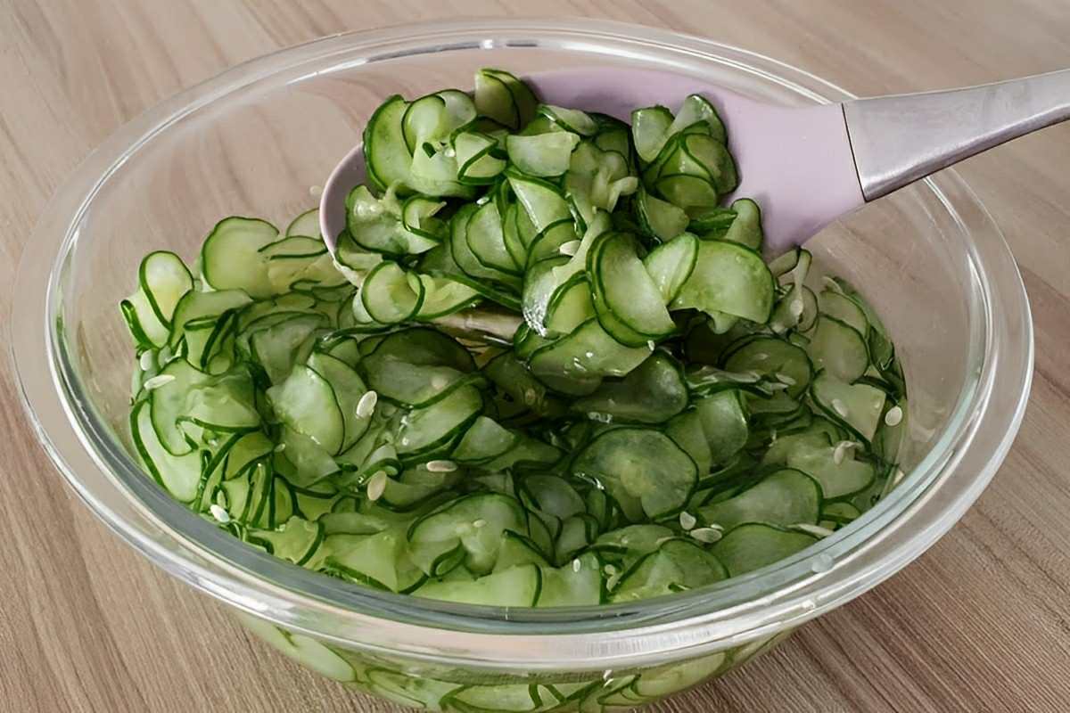 Pepino agridoce ou sunomono: a entrada que faz sucesso no restaurante japonês para você fazer em casa