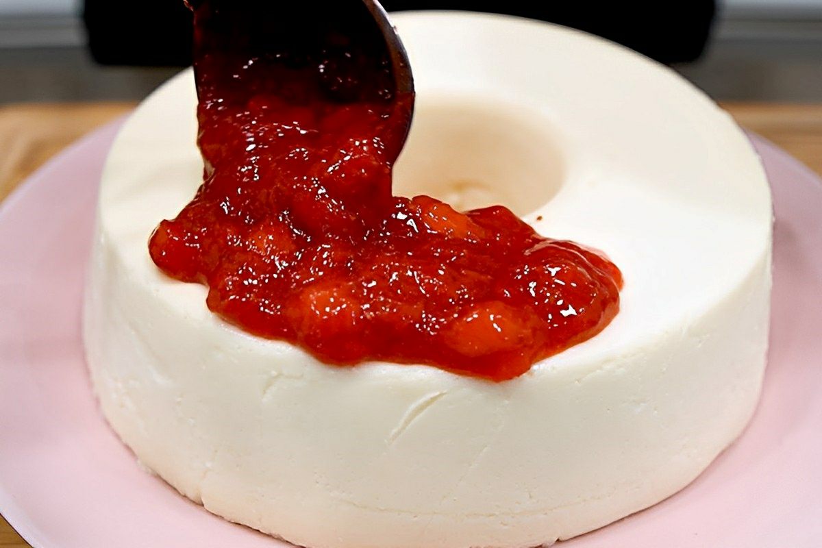 Sobremesa de leite ninho com morango muito fácil de preparar e perfeita para o fim de semana