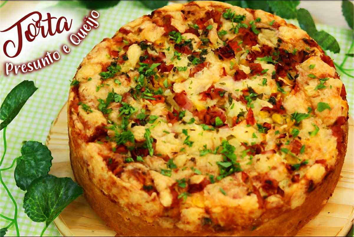 Torta de presunto e queijo simples e fácil é só misturar os ingredientes da massa e do recheio e levar pra assar