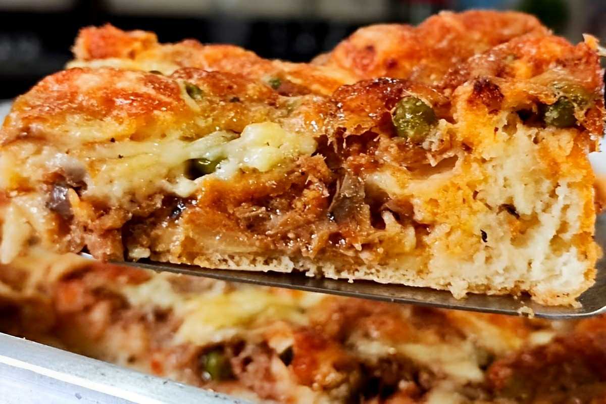 A massa dessa torta de sardinha não tem leite e fica muito leve e saborosa