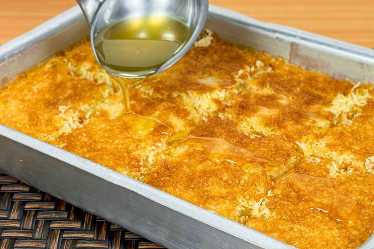 Usei coco e abacaxi e fiz um bolo bombocado divino