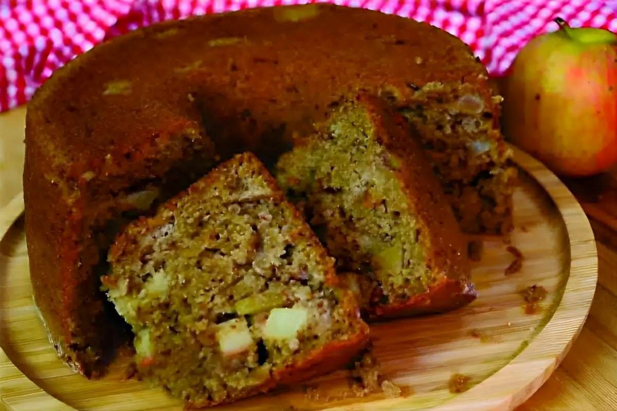 Bolo de maçã integral sem farinha de trigo perfeito para o lanche de toda a família