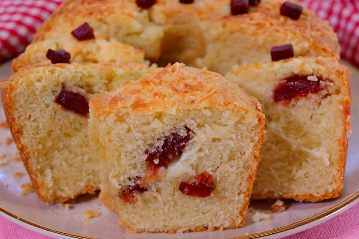 Romeu e julieta: bolo de queijo com goiabada para você arrasar na hora do lanche