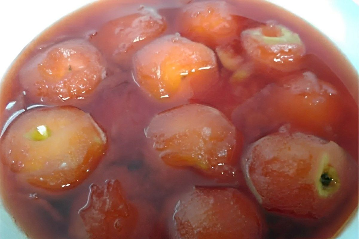 Doce de maçã com calda uma receita de roça que sempre deixa todo mundo querendo mais