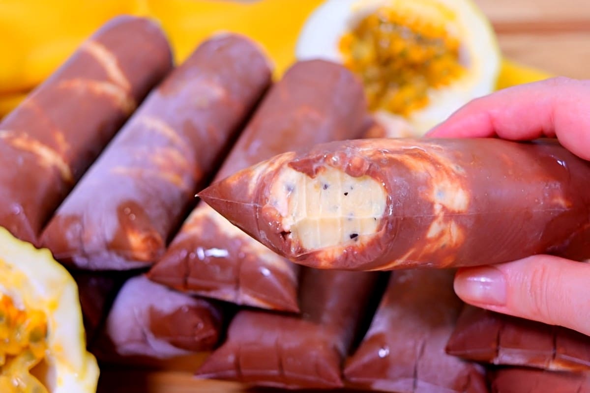 Geladinho de maracujá trufado delicioso e perfeito para as tardes quentes