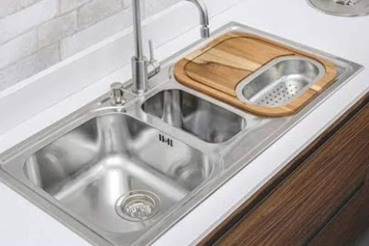 Como limpar o ralo da pia com sal de cozinha para evitar entupimento e mau cheiro na cozinha