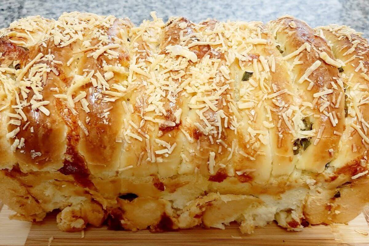 Pão de alho em camadas: desse jeito é a primeira vez que você vai fazer