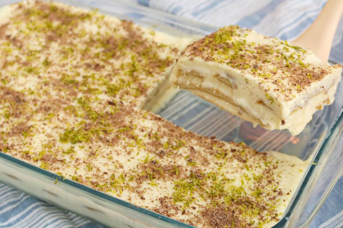 Pavê de limão recheado com coco e leite condensado fica irresistível