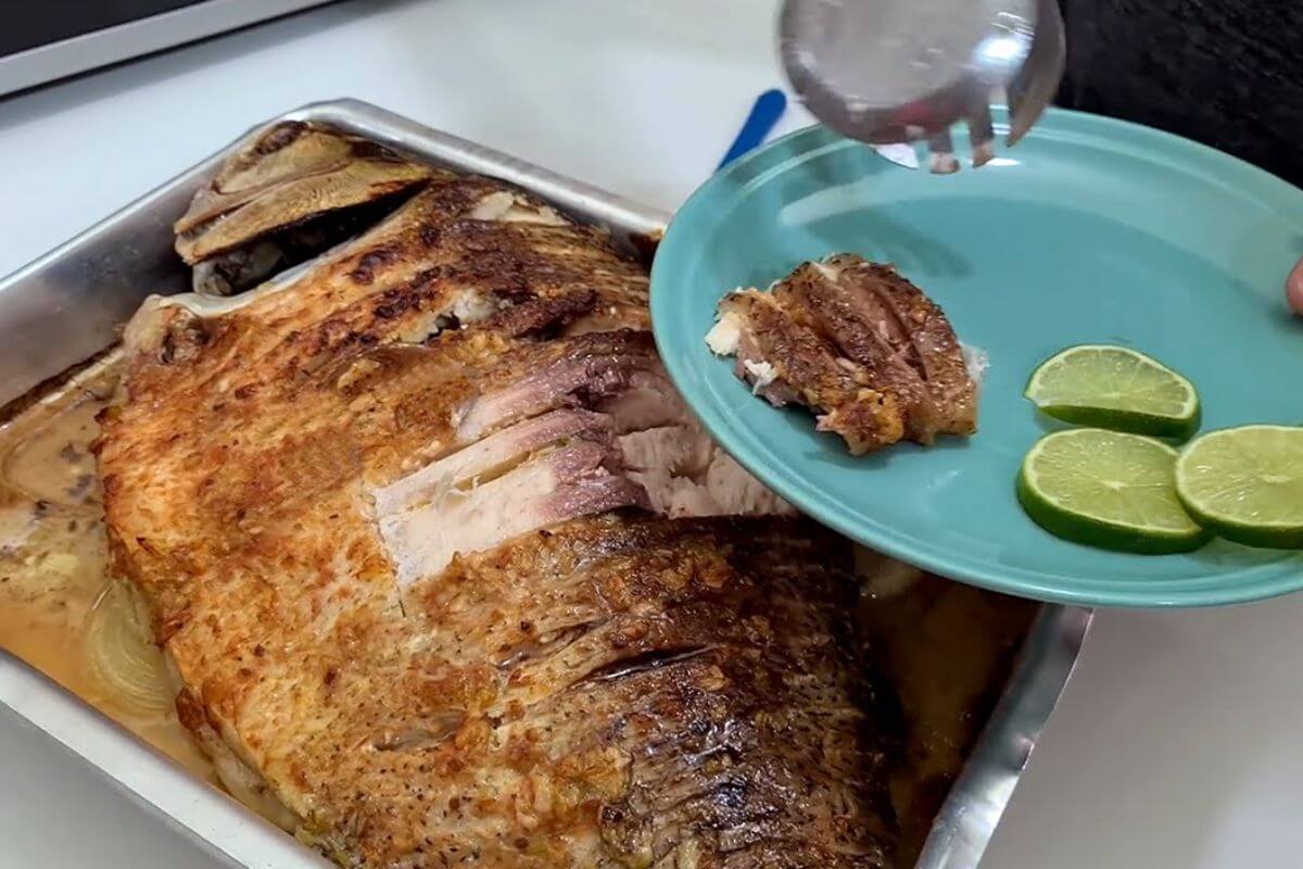 Peixe assado com um tempero especial para você servir no seu encontro familiar de fim de ano