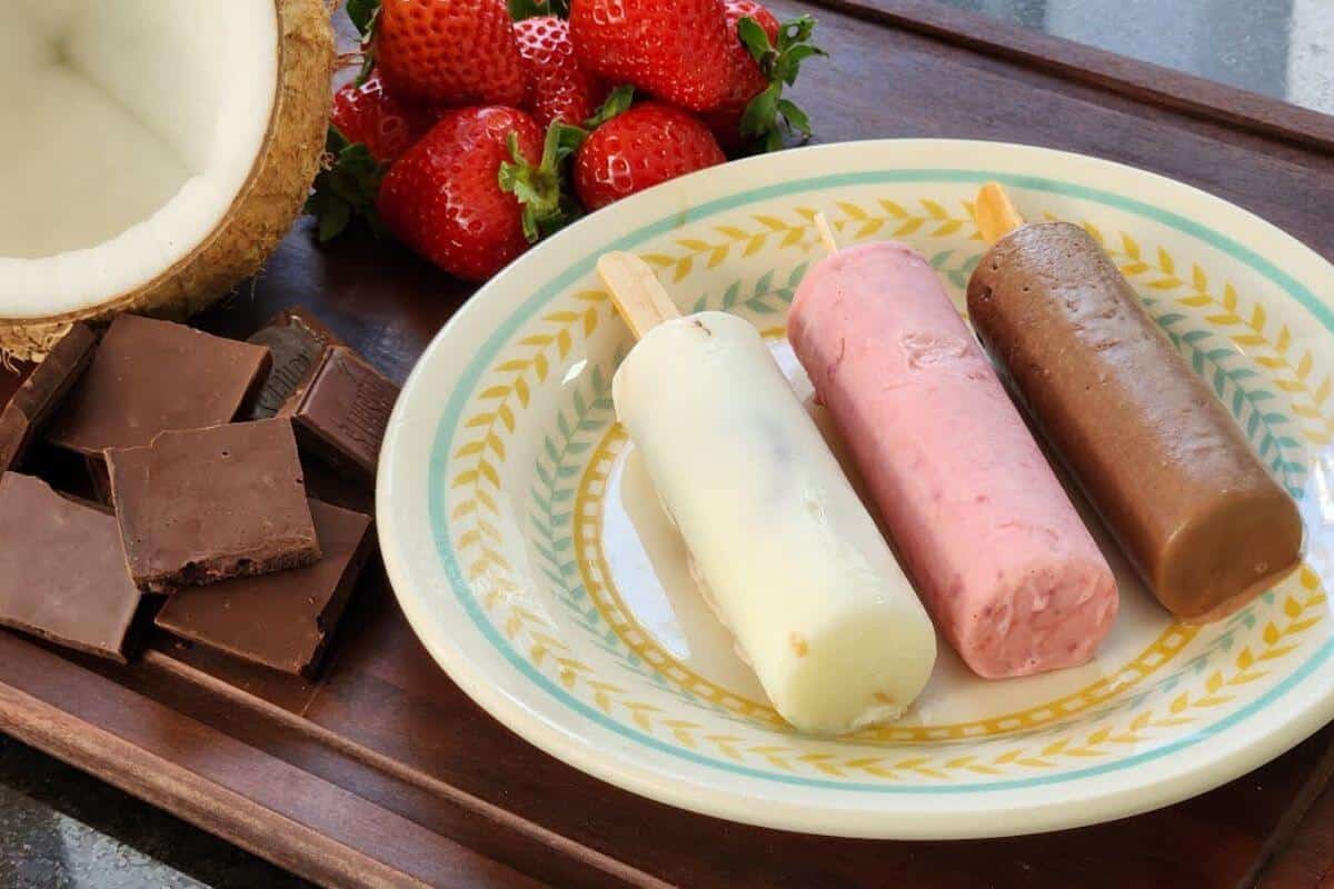 Picolé caseiro que dá para fazer de vários sabores é só escolher e se refrescar