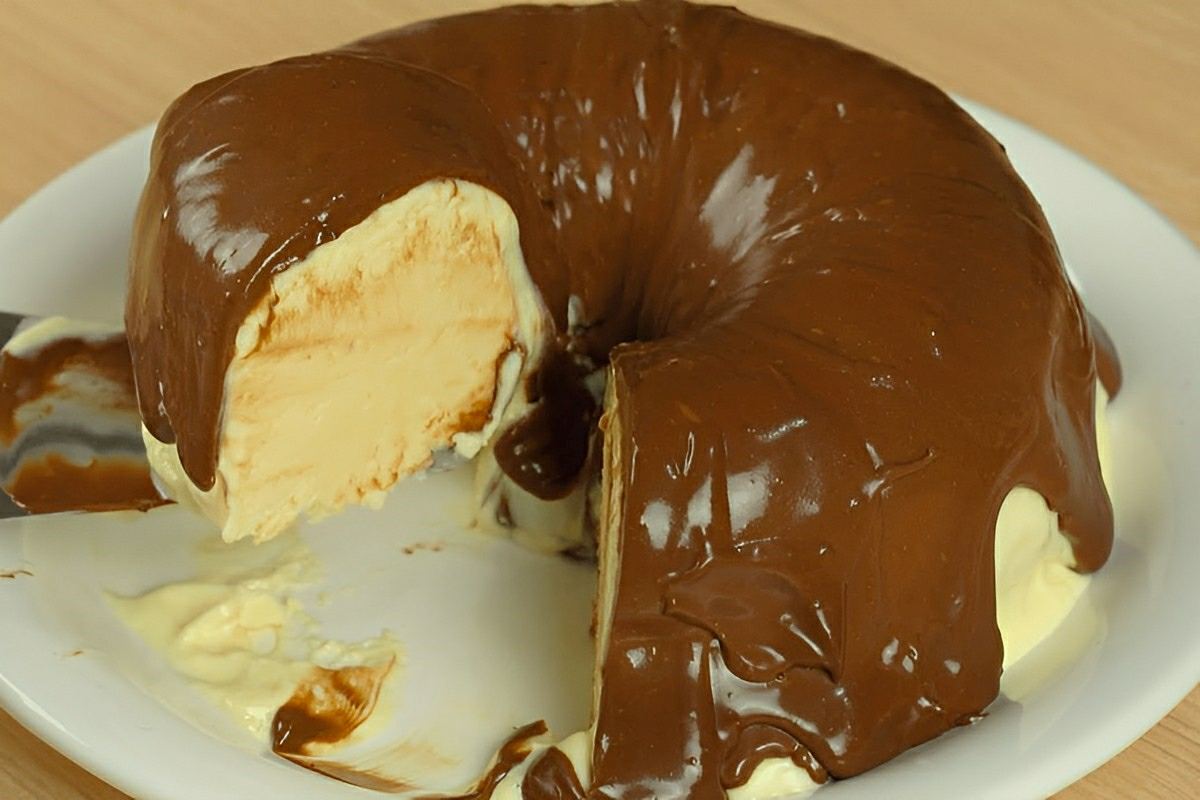 Pudim de sorvete de maracujá com ganache de chocolate: a sobremesa perfeita para os dias mais quentes
