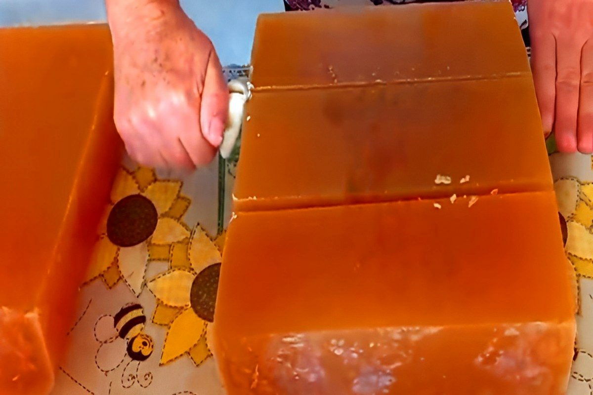 Sabão de álcool caseiro que limpa tudo e rende bastante