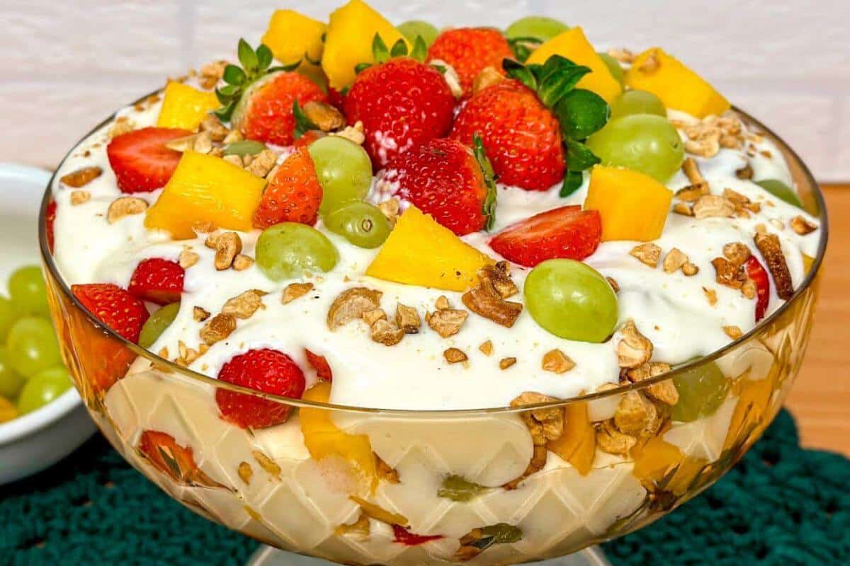 Sua mesa de ceia vai ficar linda com essa sobremesa de frutas para o natal deliciosa