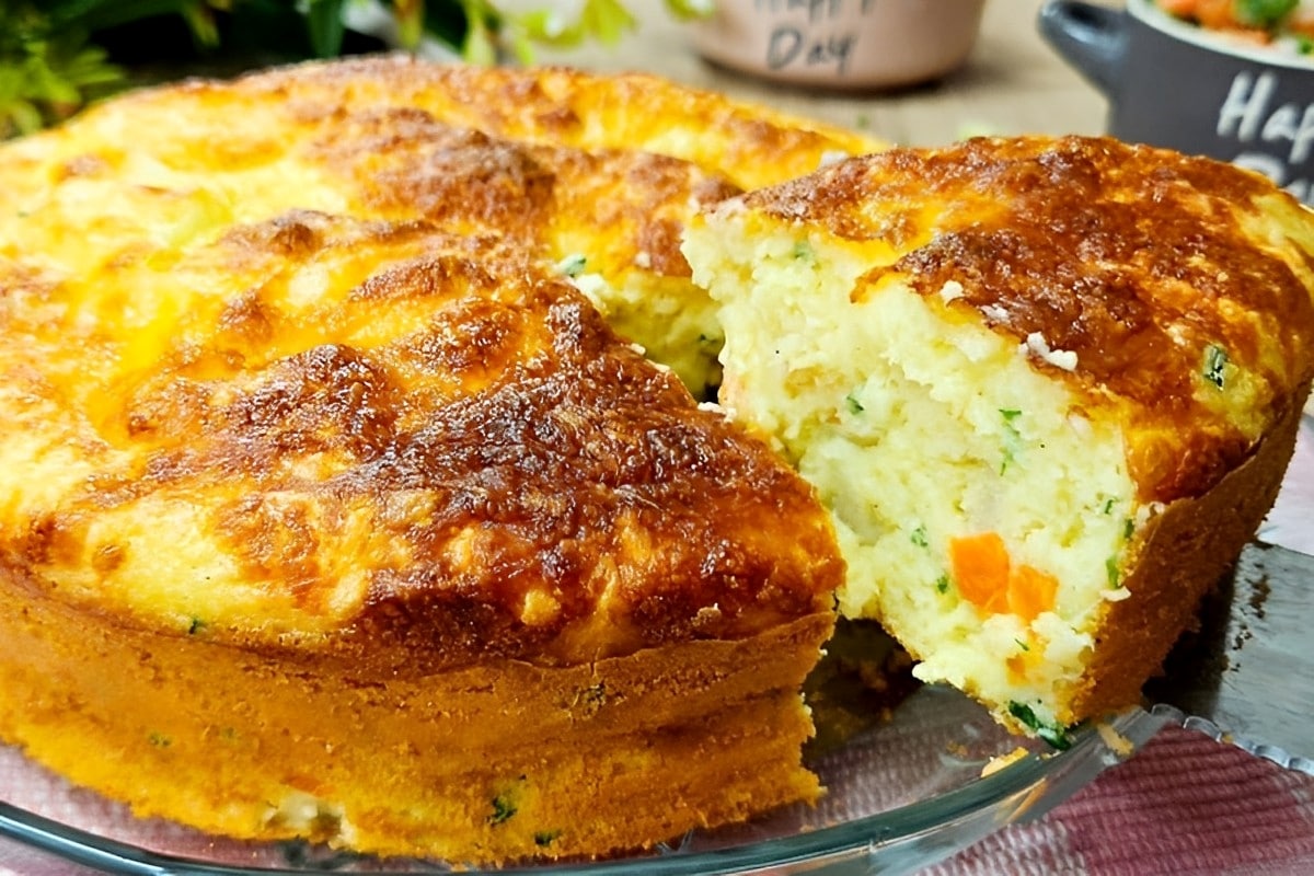 Torta de legumes fácil e prática é só misturar os ingredientes da massa com o recheio e levar pra assar