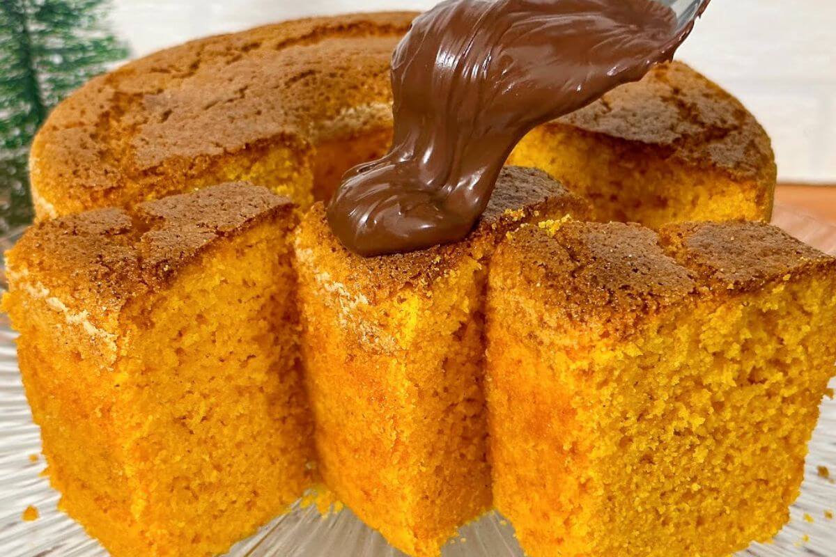 Aprenda o segredo de fazer um bolo de cenoura fofinho e muito gostoso