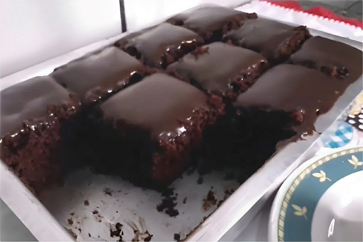 Não sabe o que fazer para as crianças nessas férias de natal prepare esse bolo de chocolate delicioso