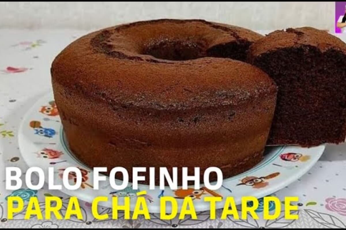 Que tal um bolo fofinho de chocolate para servir para suas visitas de natal