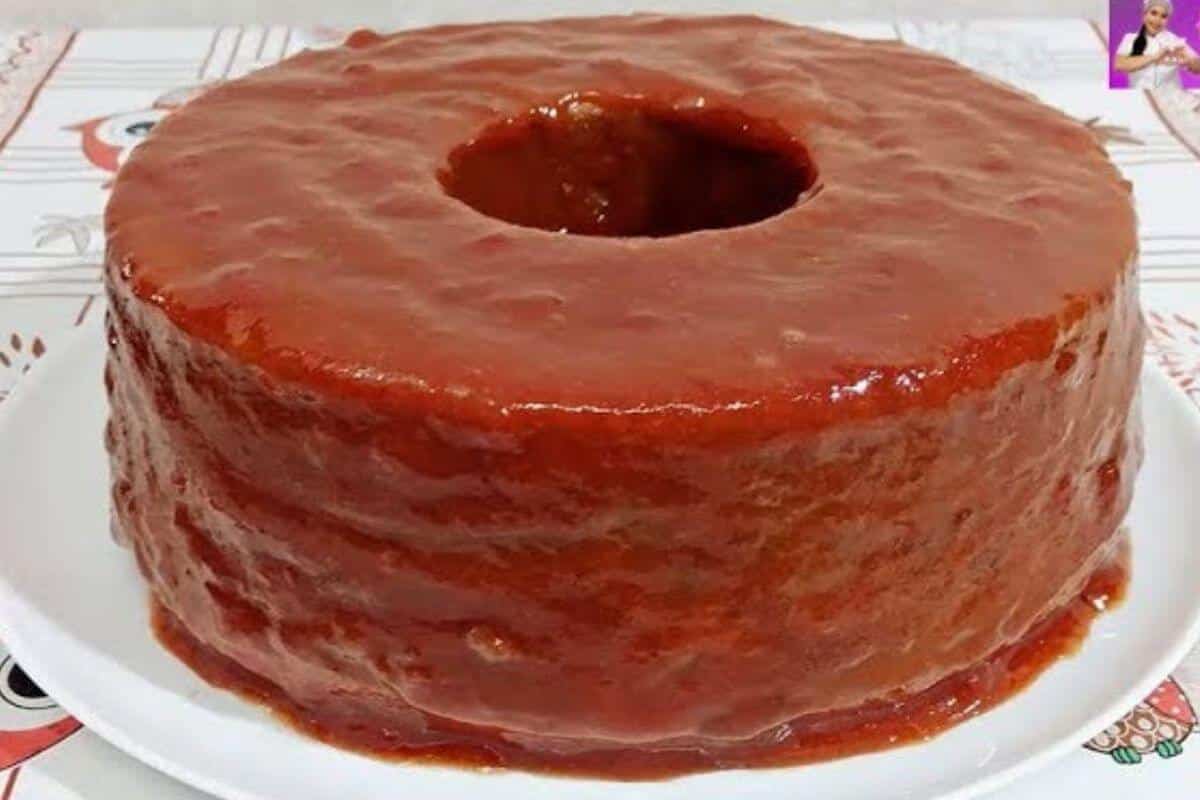 Bolo de goiabada que vai deixar todo mundo lambendo os dedos e querendo mais um pedaço