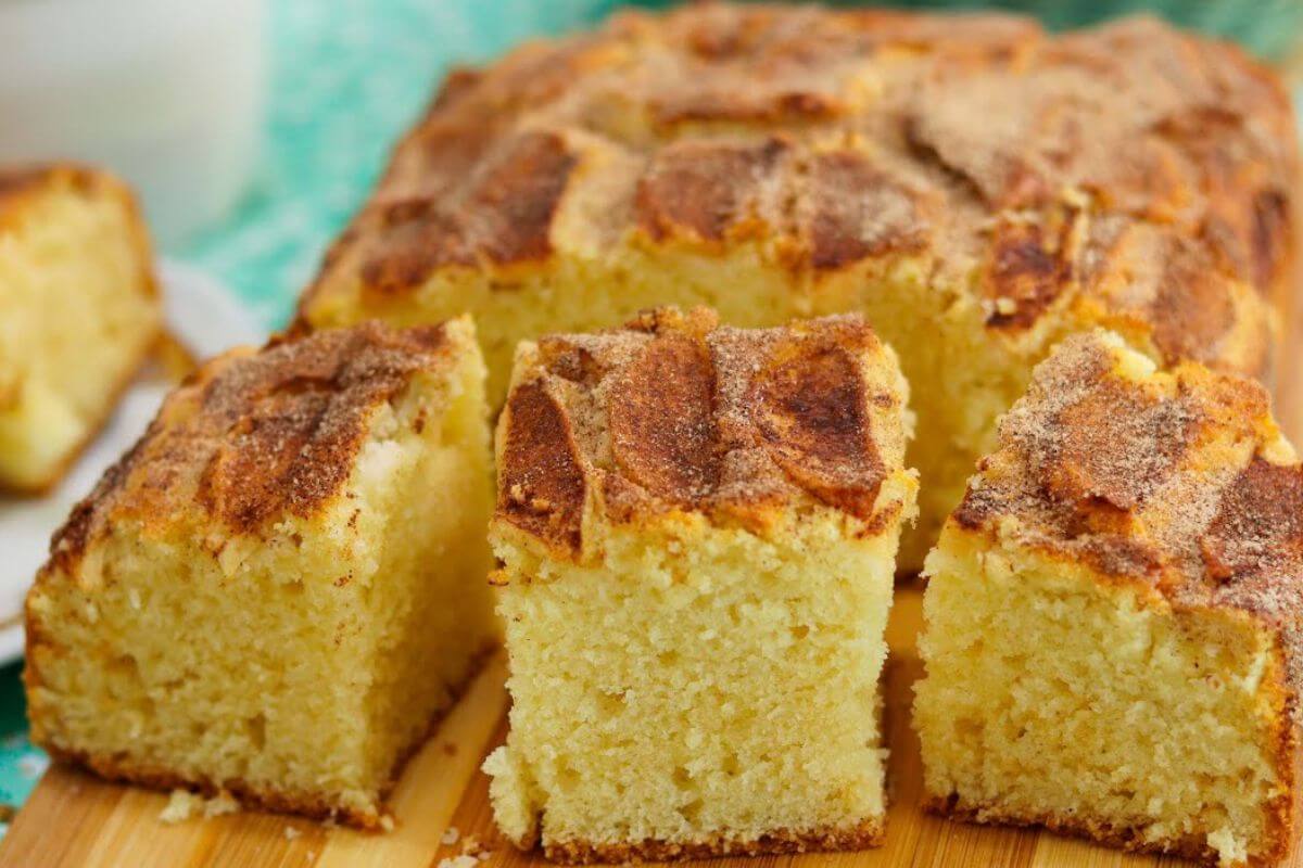 Bolo de maçã feito à mão bem fofinho e muito gostoso não dá trabalho nenhum para fazer