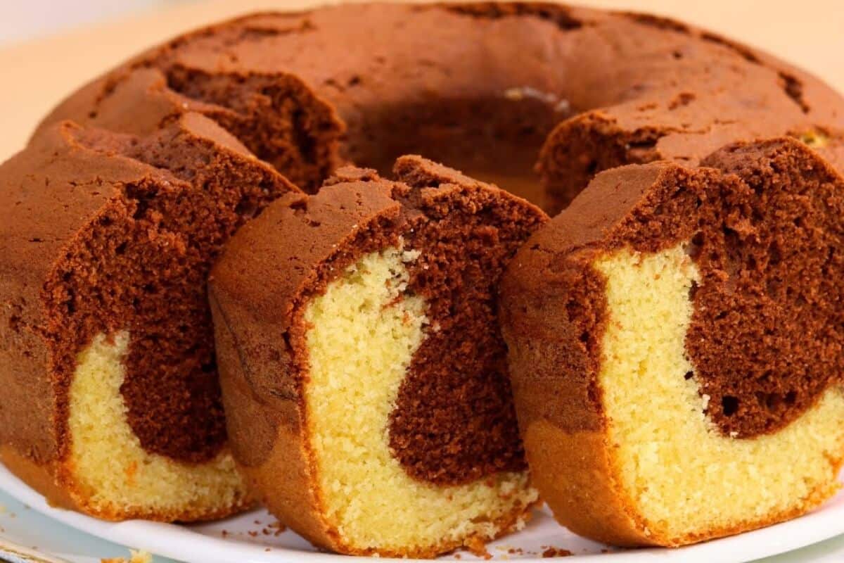 Nas férias de natal das crianças sirva no lanche delas esse delicioso bolo mesclado fácil de fazer