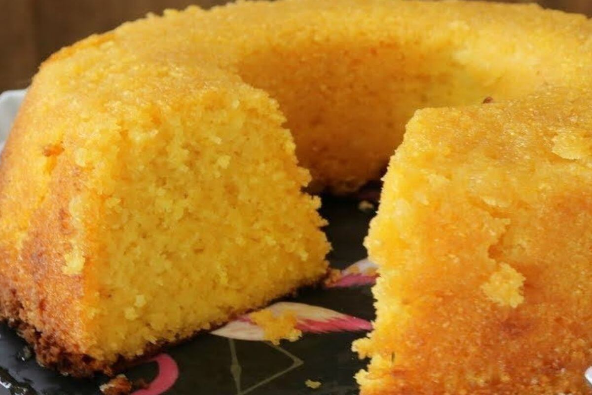 Bolo de milho fácil e delicioso perfeito para acompanhar o café das suas visitas de fim de ano