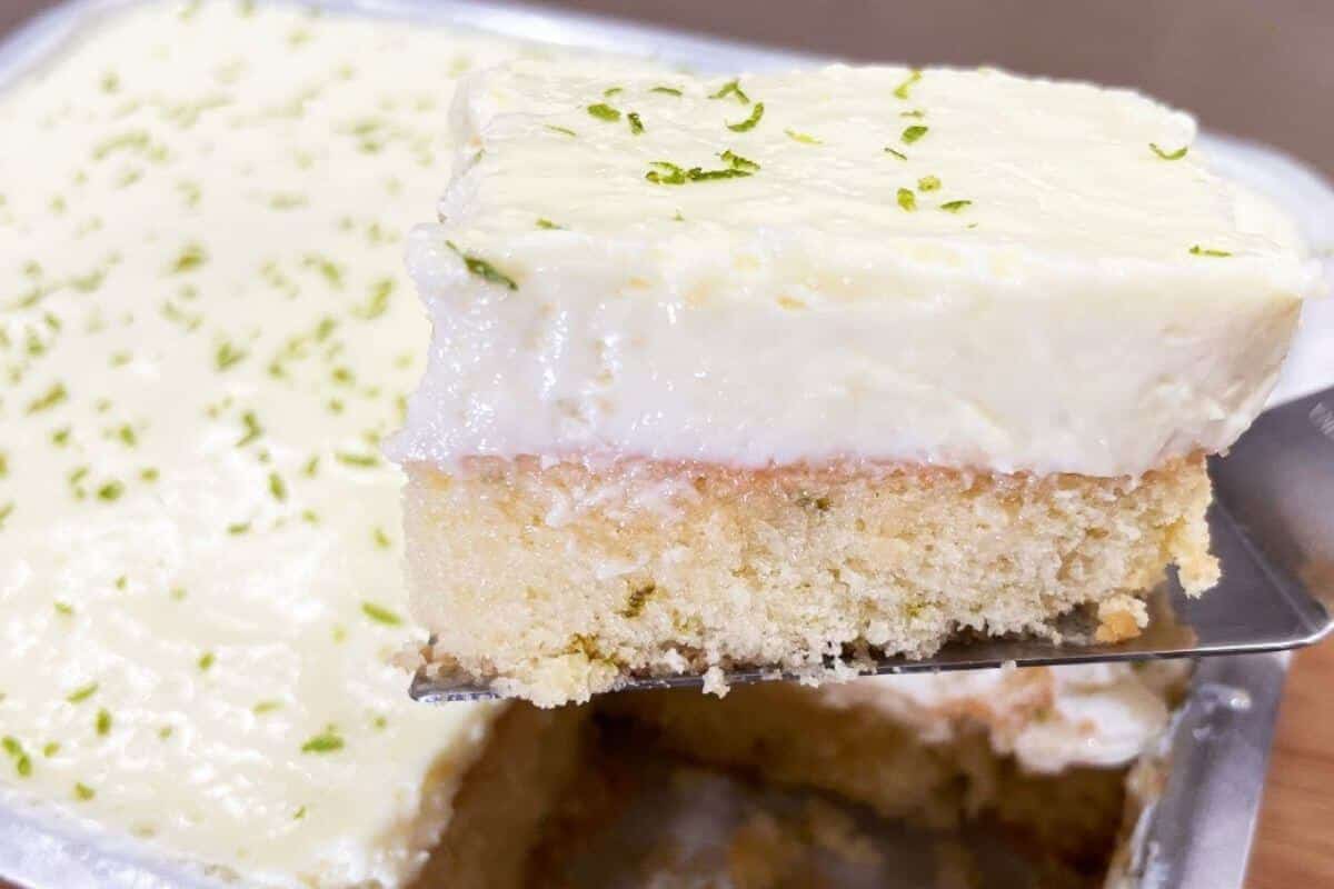 Bolo mousse de limão é de comer lambendo os dedos nesse final de ano