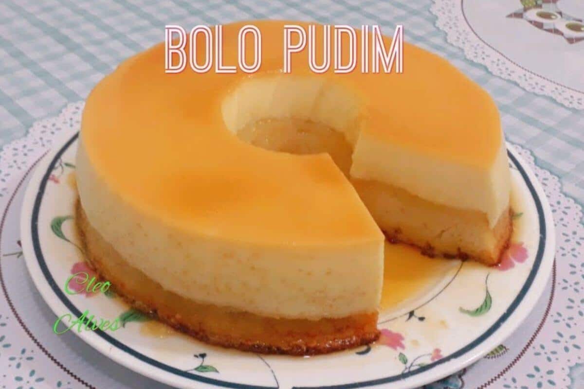 Bolo pudim a mistura de sobremesa com bolo que fica tentadora e maravilhosa