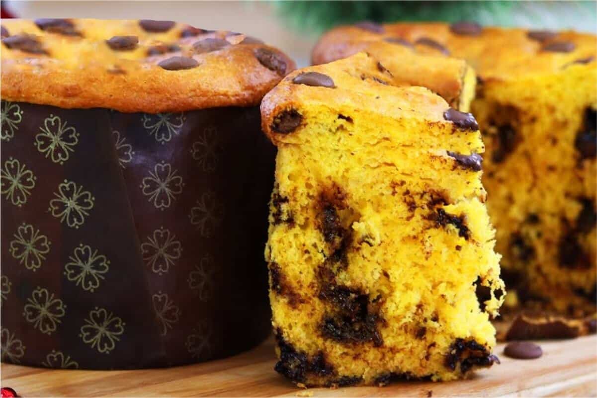 Aprenda uma receita natalina diferente que é esse chocotone de cenoura que fica uma delícia
