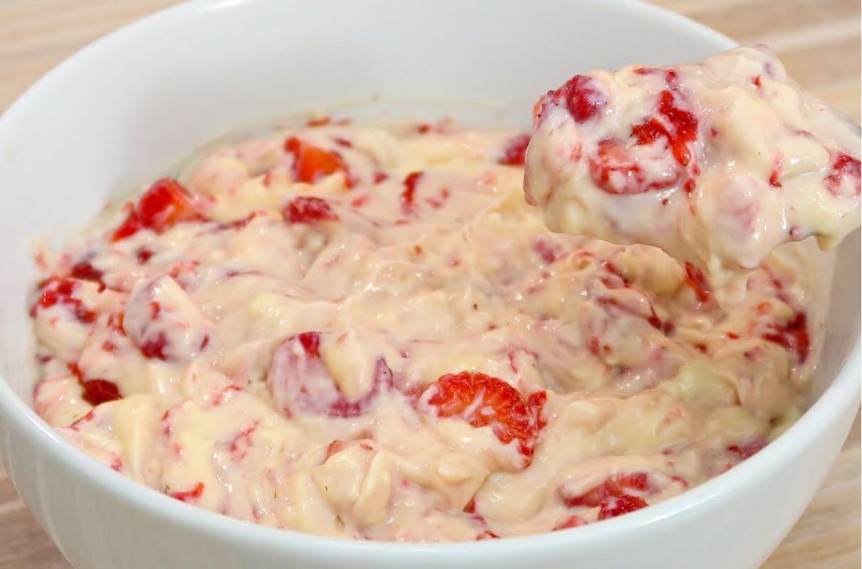 Creme de ninho com morango uma sobremesa deliciosa e que rende bastante gastando pouco