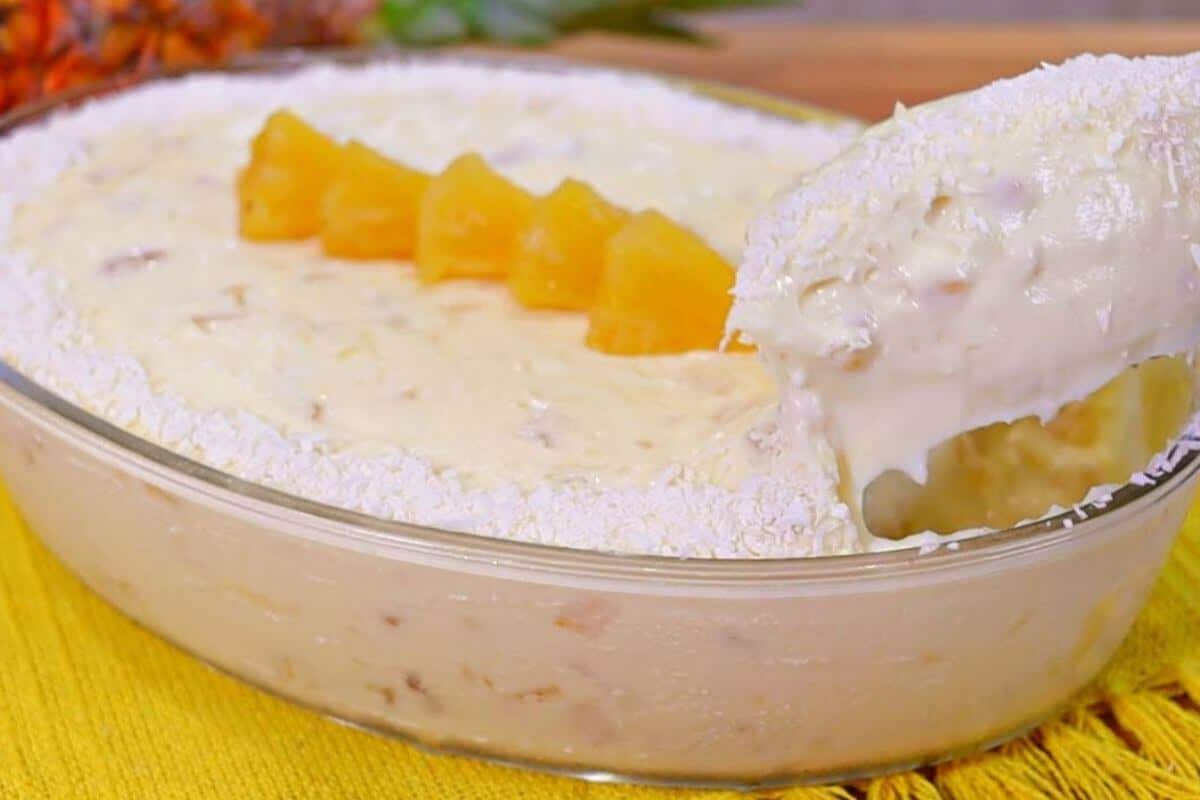 Geladão de abacaxi mega cremoso para deixar seu almoço de Natal ainda melhor