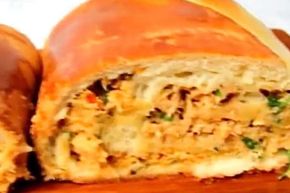 Pão caseiro de frango fica muito saboroso para você fazer um jantar diferente na sua casa